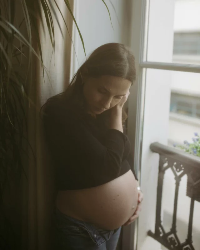 Mariarosa, Paris, une playlist léchée, un café et des canistrellis… Une ambiance douce et chaleureuse pour imaginer l’attente de ce petit bébé franco-italien.

Les séances maternité à la maison, quelle tendresse…

Et comme le rush de la haute saison n’a pas encore trop commencé pour moi, j’ai encore de la place dans mon planning pour venir vous rendre visite !

N’hésitez pas à m’envoyer un petit message 💌

https://marinegaillard-photographie.com
