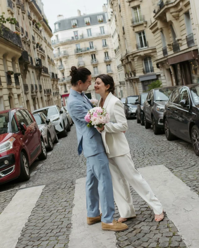J & K ✨
Ça y est la saison des mariages a bel et bien commencé ! Désormais ce sera un mariage par semaine jusqu’à… Jusqu’à loin!! 
Ça va faire beaucoup de nouvelles images à partager ici et un petit coup de neuf sur mon feed où j’ai tendance à montrer mon travail avec les futures mamans et moins le reste. Promis je fais un effort pour cette saison 2025! Ce sera mon défi.

—

#photographemariageparis #photographeparis #weddingday #weddingphotography #mariage #mariagecivil #parisbride #pariswedding